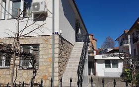 Luccia Apartments-Guesthouse Laguna